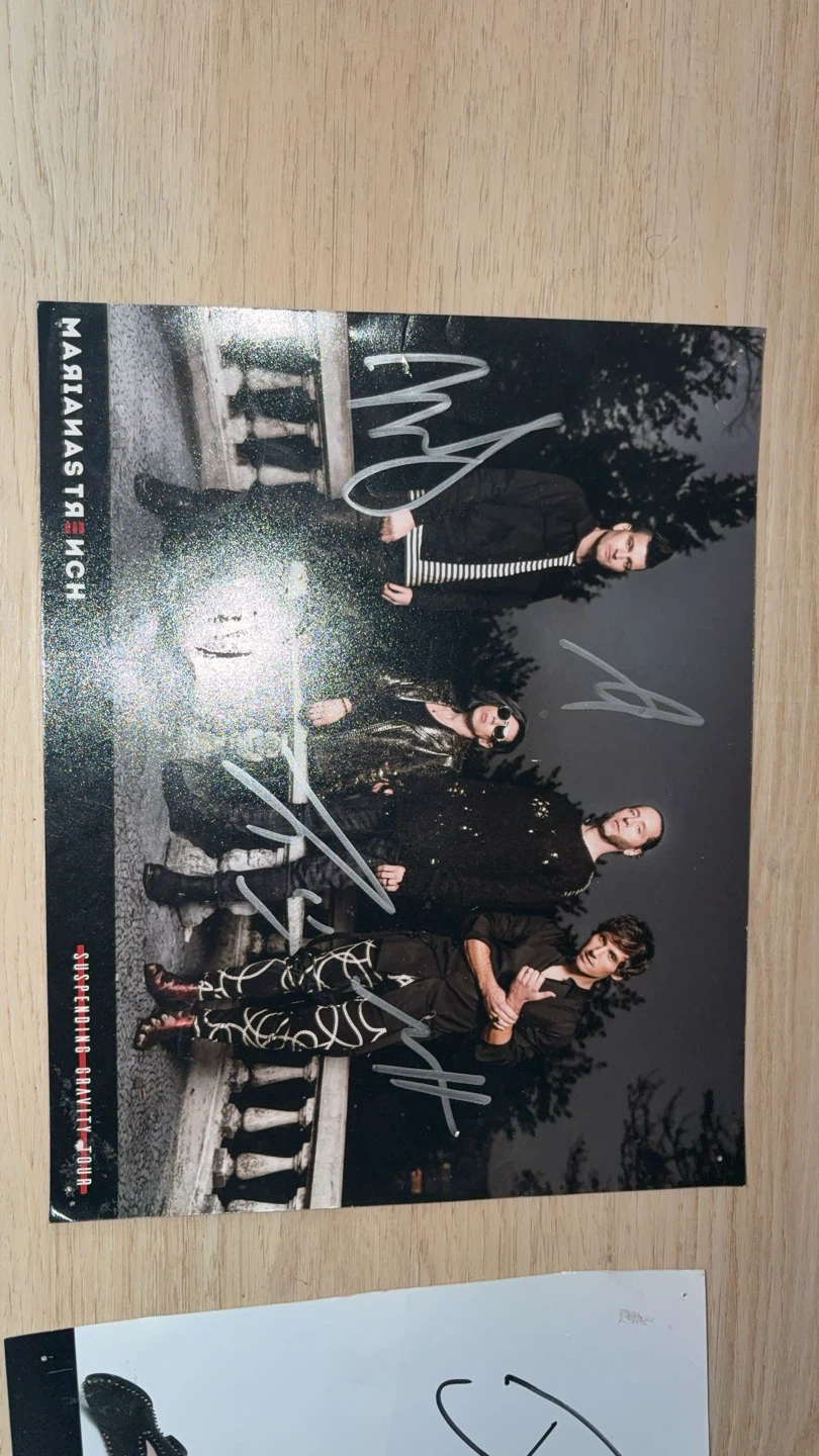Modern Autographed Canadian Tour Prints Lot - photo 4