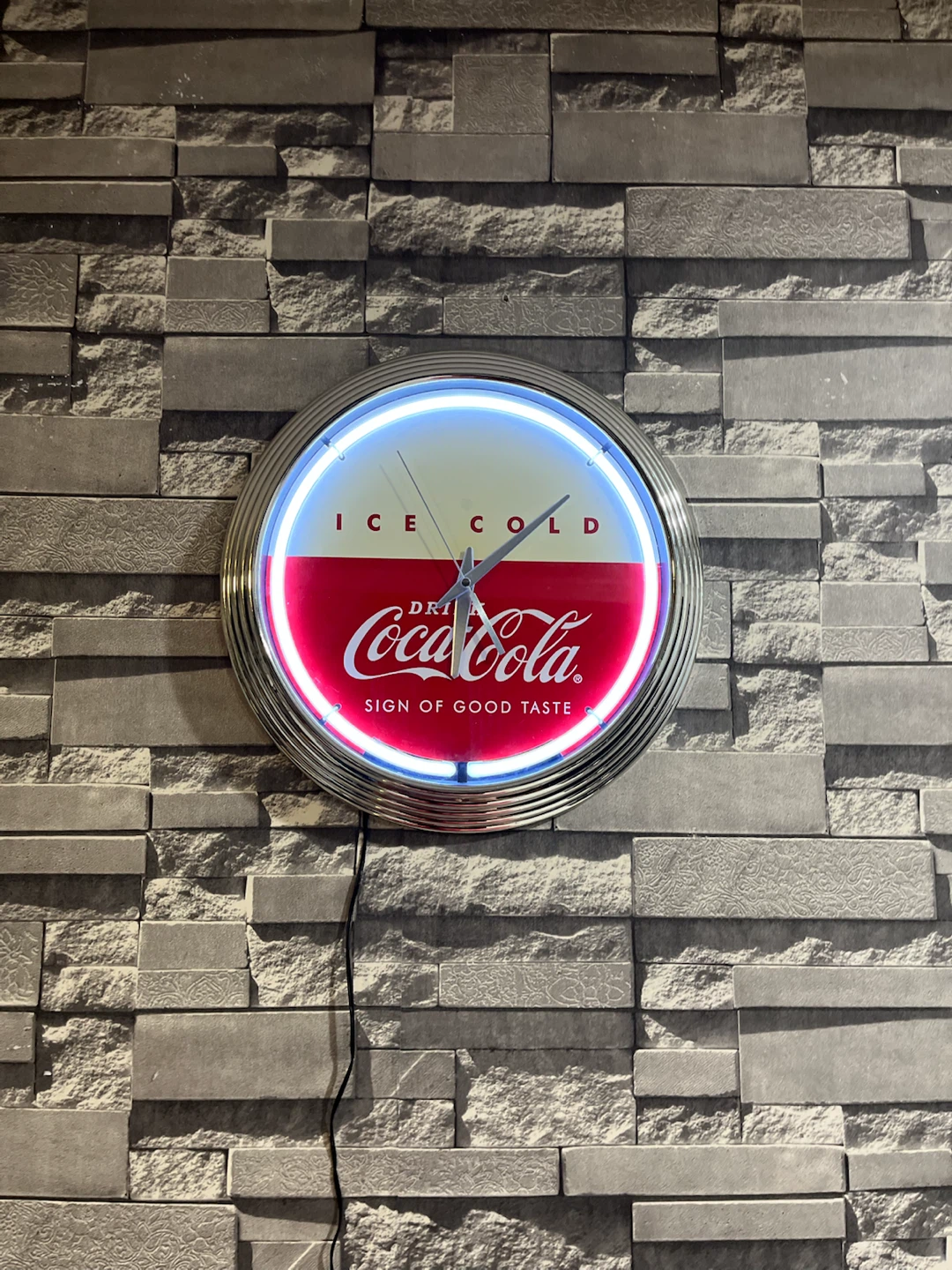 Bistro, Clock and candy dispenser - photo 2