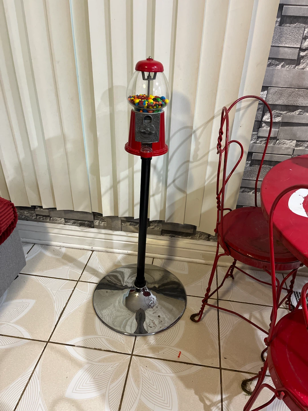 Bistro, Clock and candy dispenser - photo 4