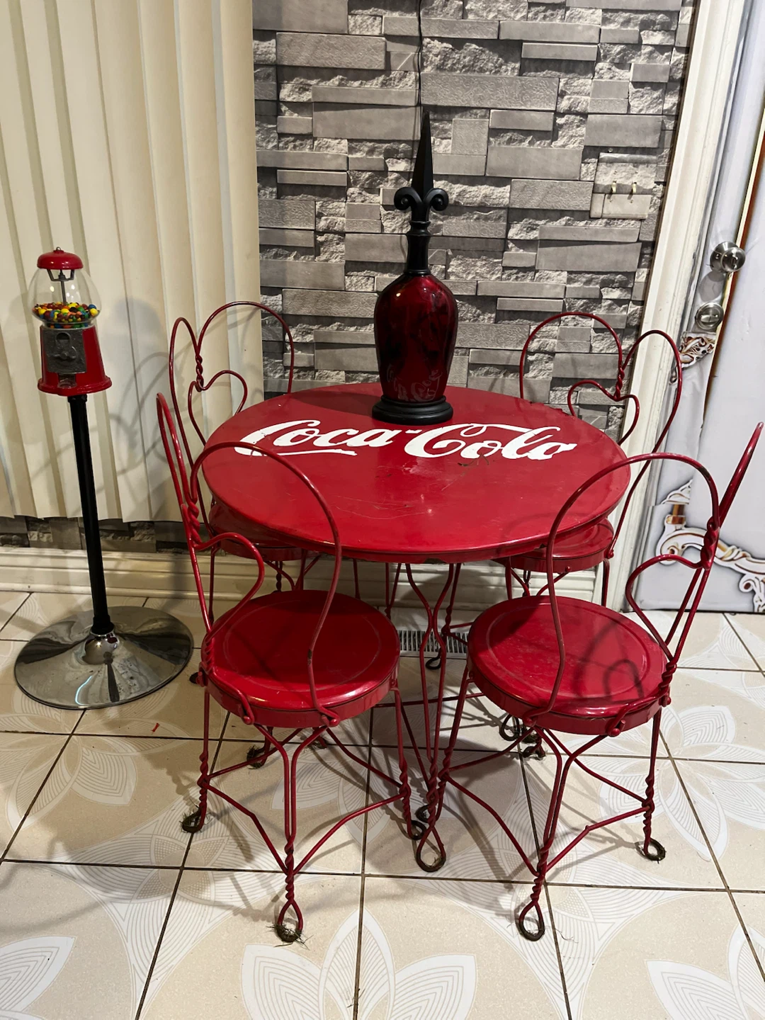 Bistro, Clock and candy dispenser - photo 5