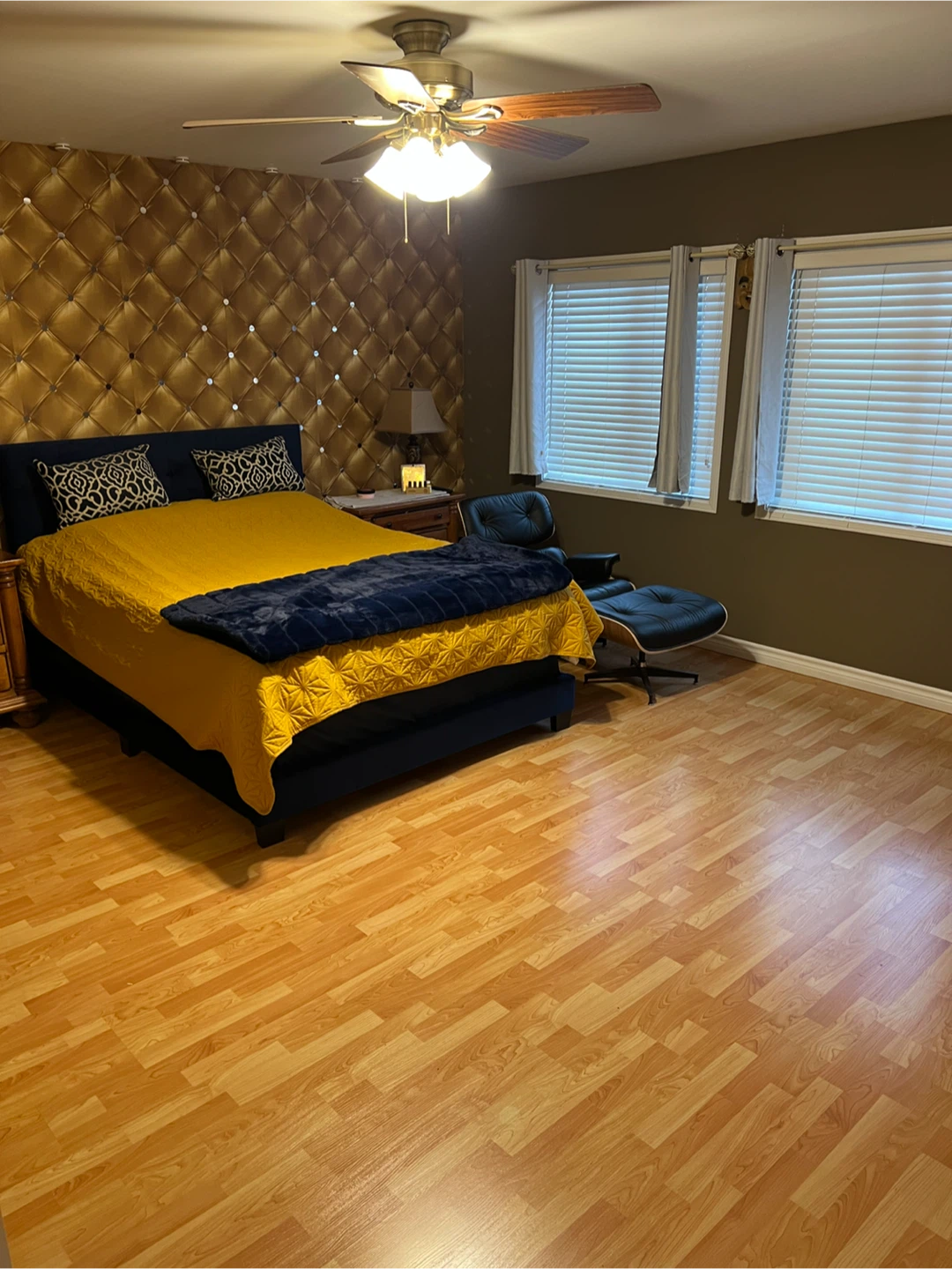 Upper level master bedroom for rent