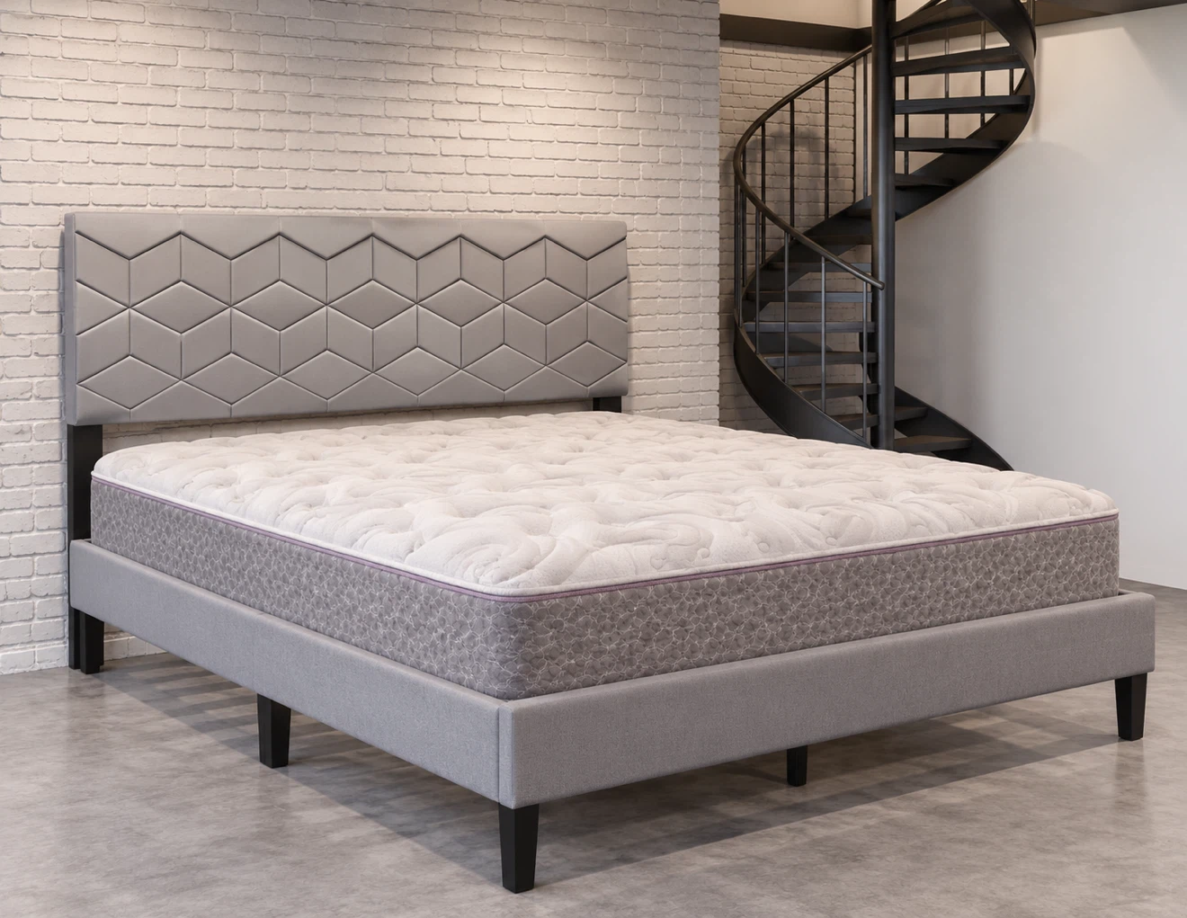 Beautiful Queen bed like new . Delivery $