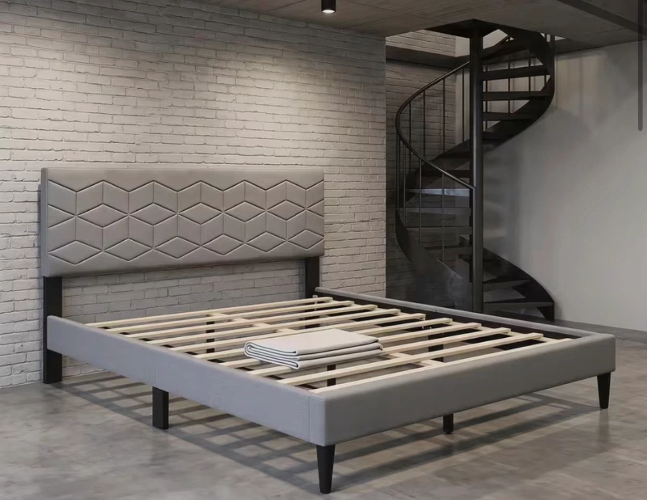 Beautiful Queen bed like new . Delivery $ - photo 2