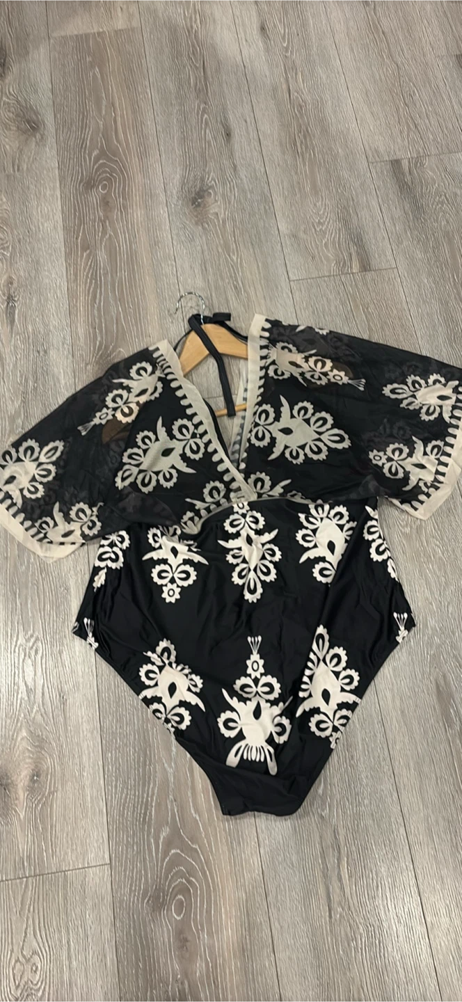 Brand New Black and white floral swimsuit - photo 2