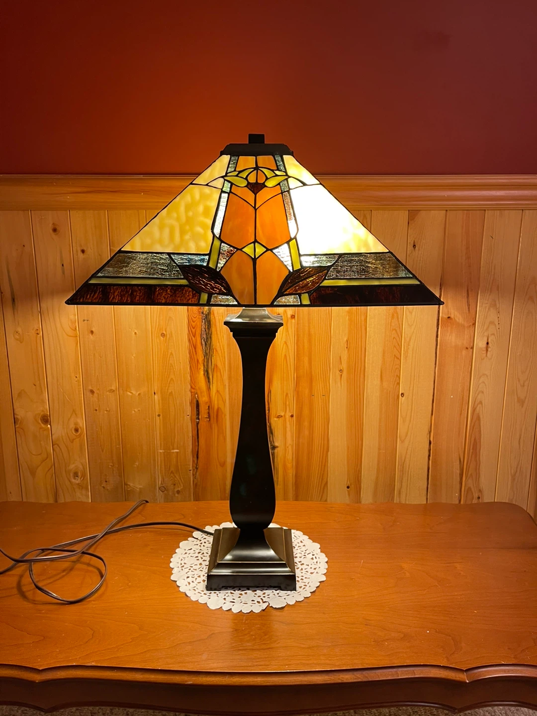 A large beautiful Tiffany Style stained glass table lamp - photo 2