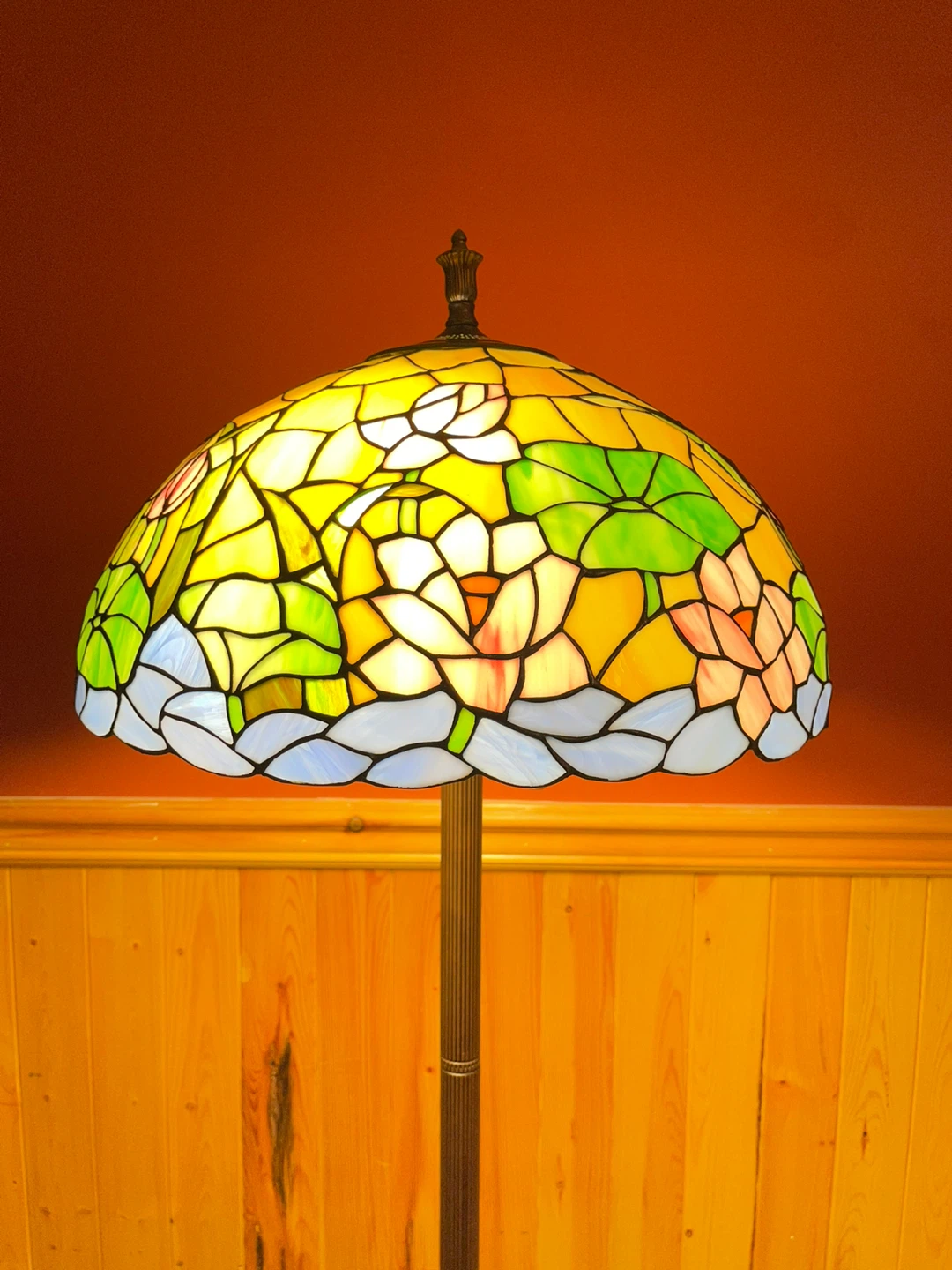 A large gorgeous Tiffany Style stained glass floor lamp - photo 2