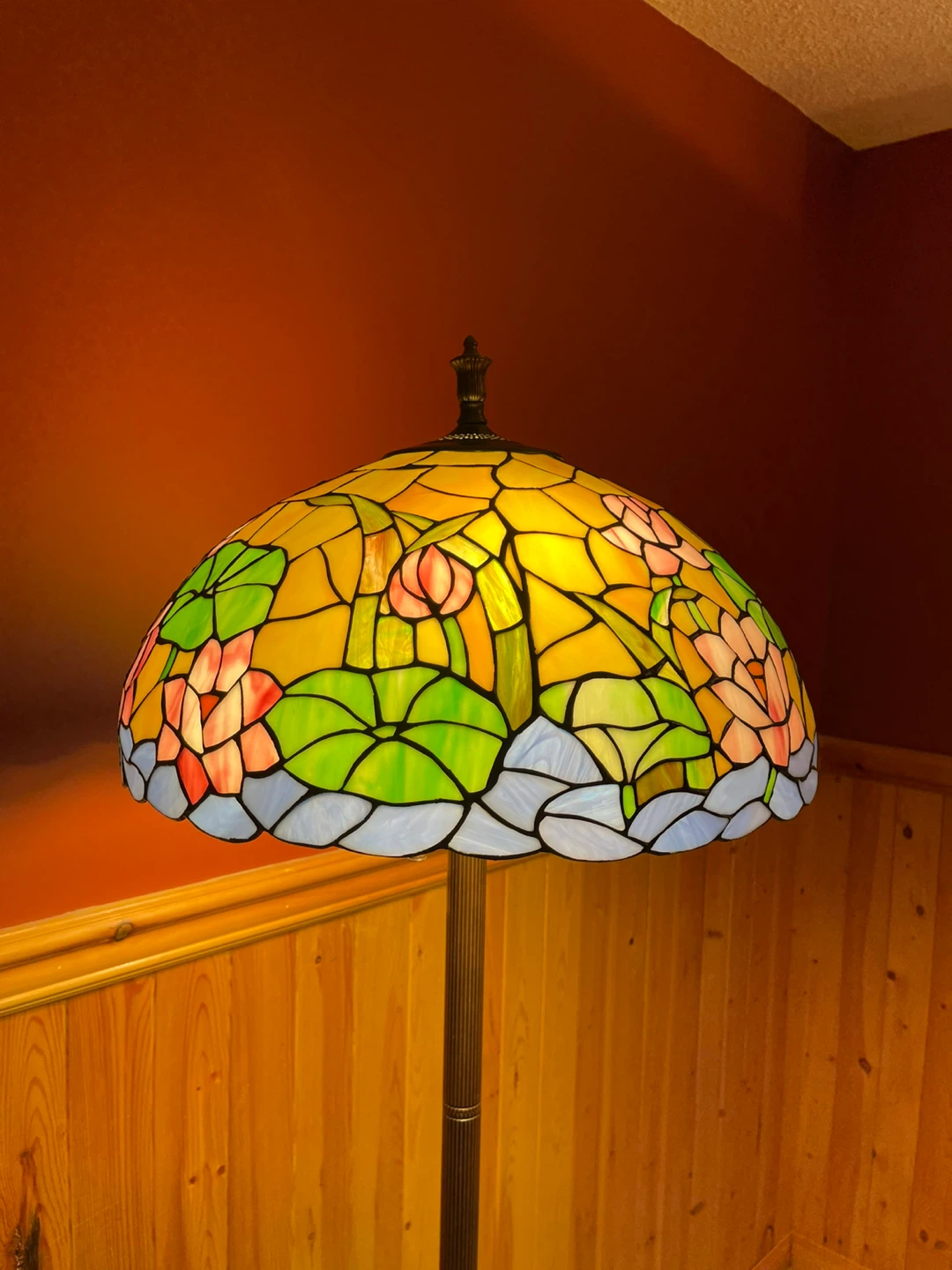 A large gorgeous Tiffany Style stained glass floor lamp - photo 3