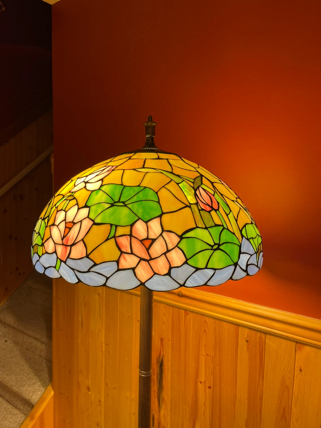 A large gorgeous Tiffany Style stained glass floor lamp - photo 4