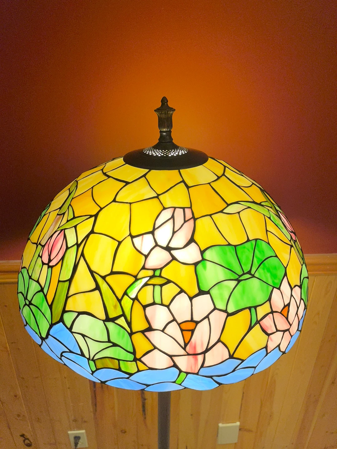 A large gorgeous Tiffany Style stained glass floor lamp - photo 5