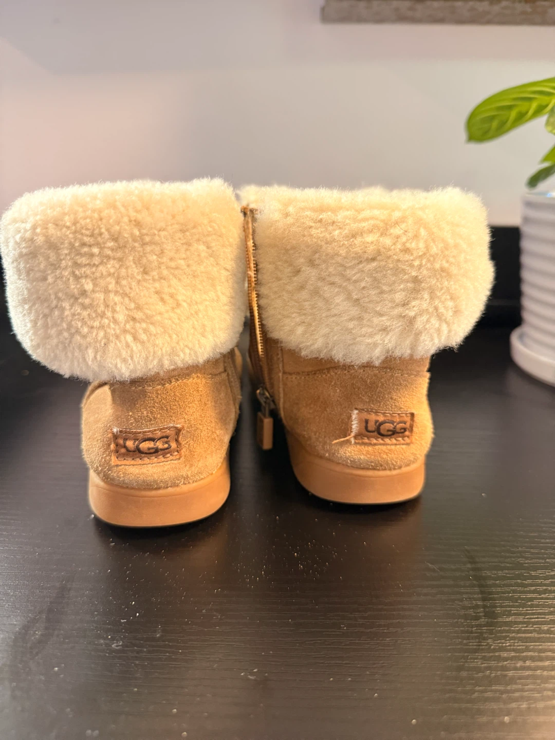 UGG Boots Size 9 kids - photo 5