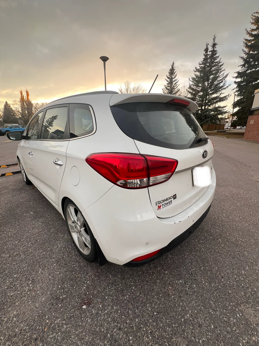 White Kia Rondo EX - photo 4