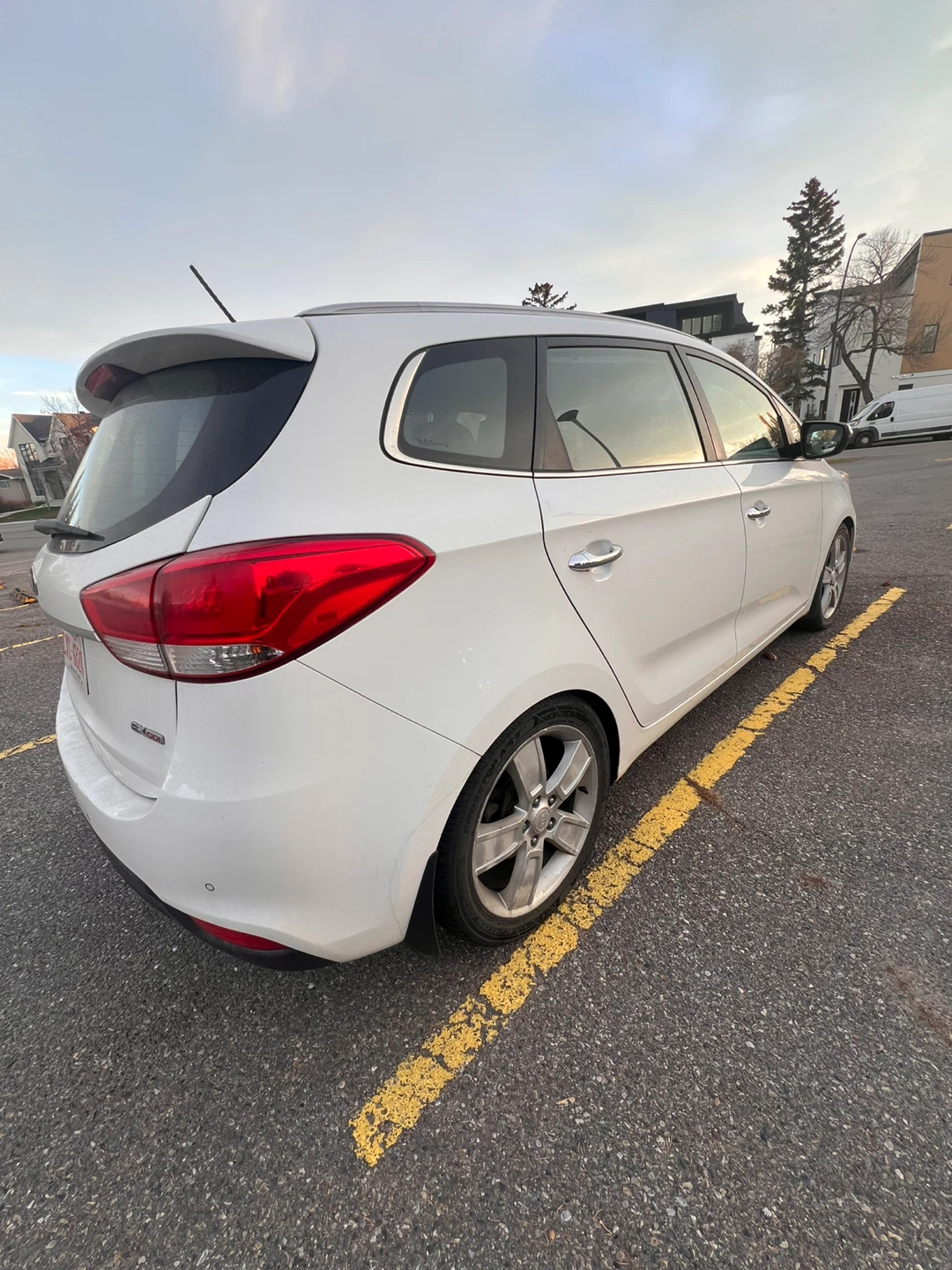 White Kia Rondo EX - photo 5