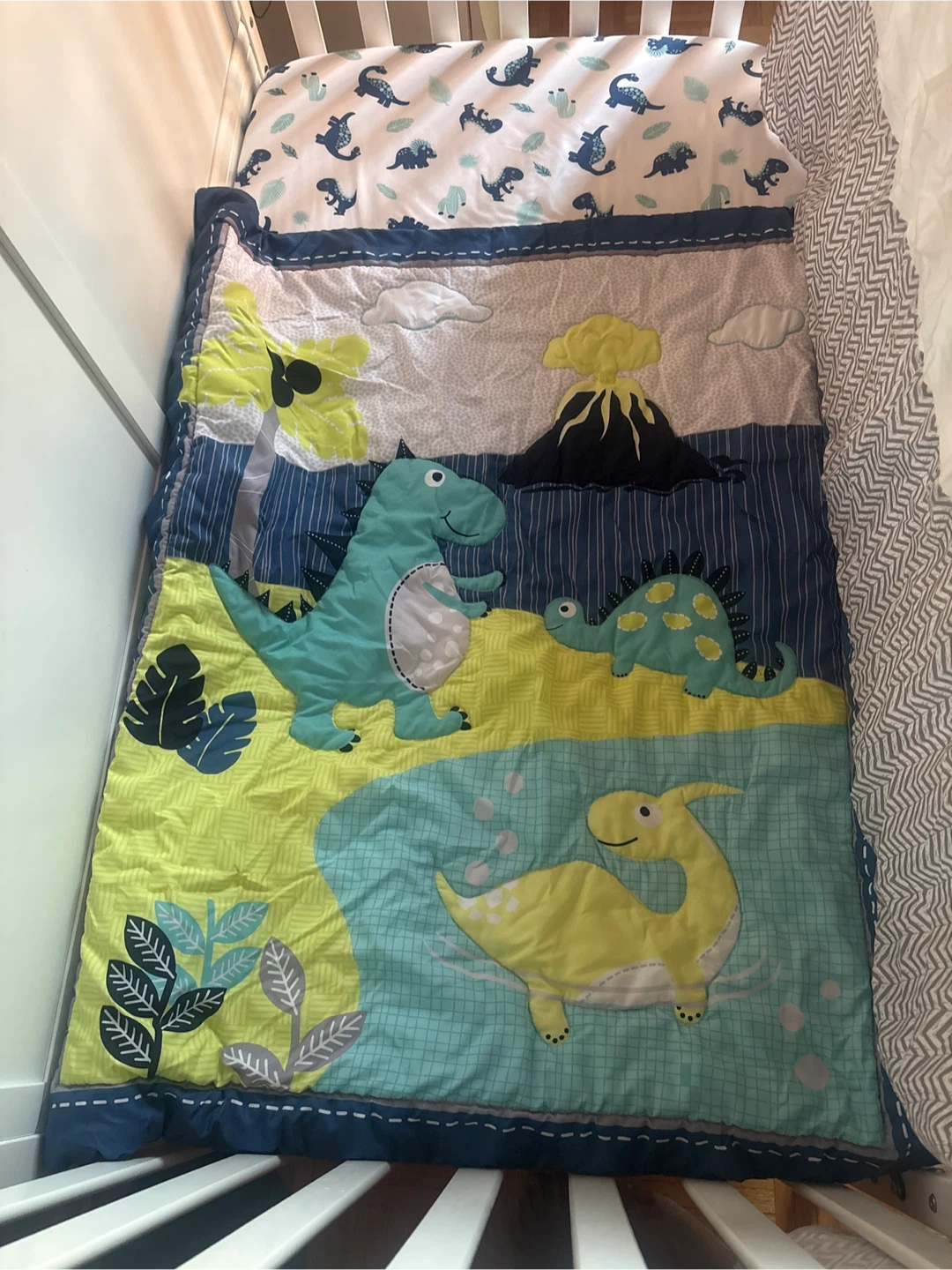 Baby Crib with Dinosaur Bedding - photo 5