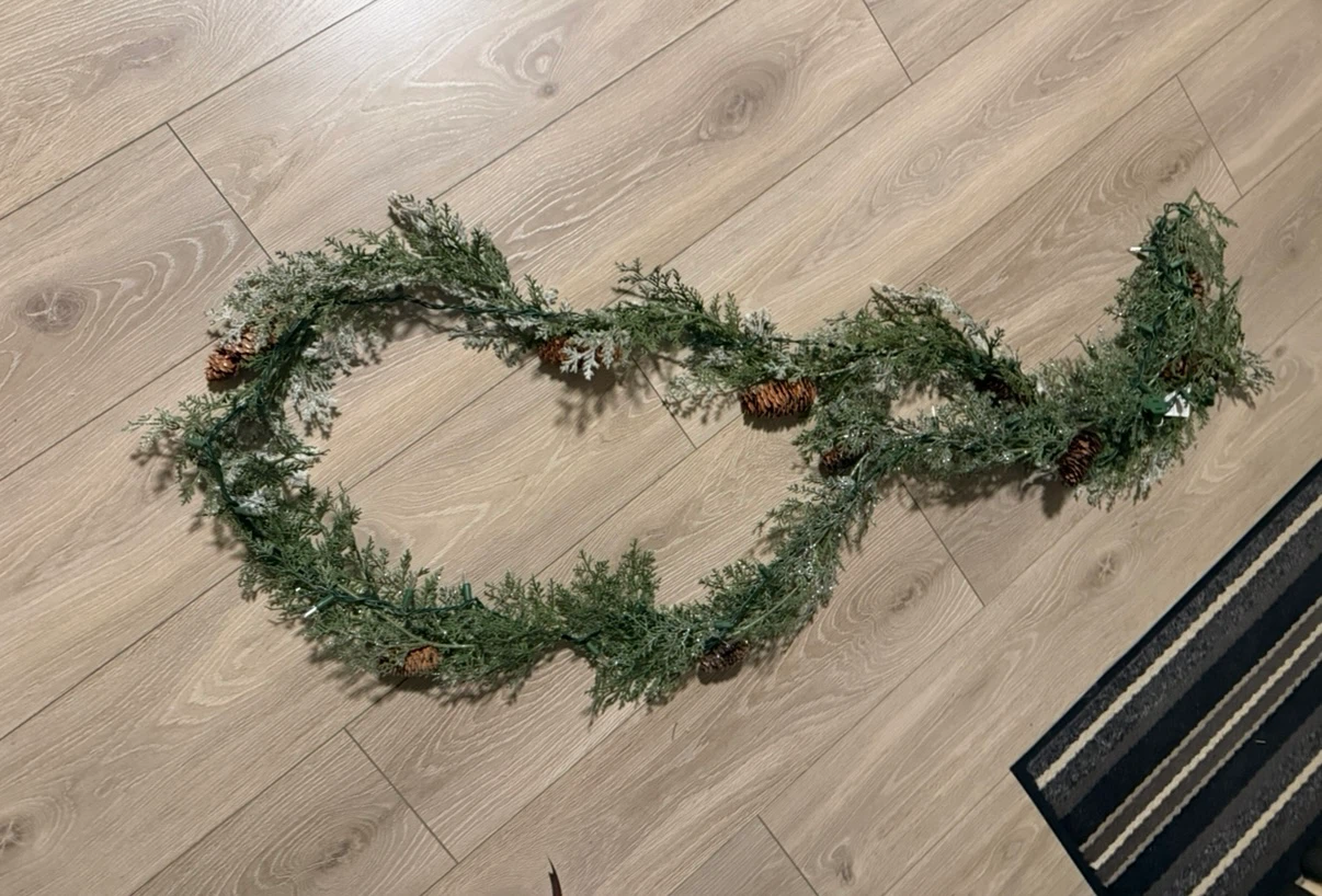10 Foot Pre-Lite Cedar with Pinecones Flocked Garland