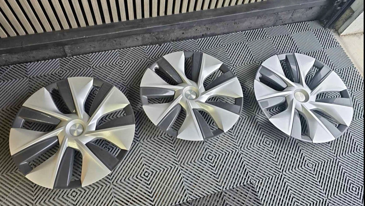 Tesla model Y 19” wheel cover