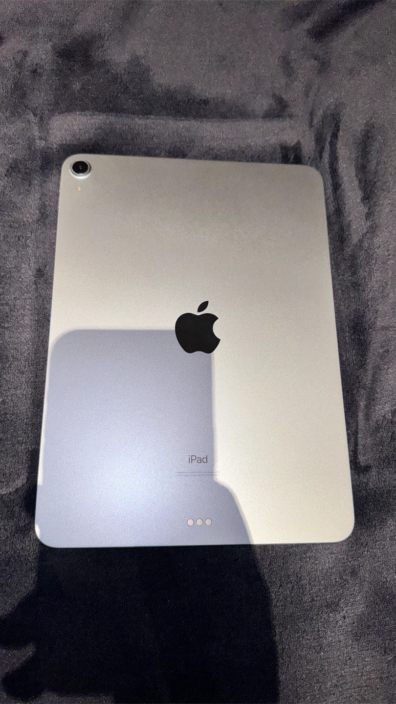Apple iPad Air 4th Gen (Sky Blue) Bundle – Pristine 10/10 - photo 2