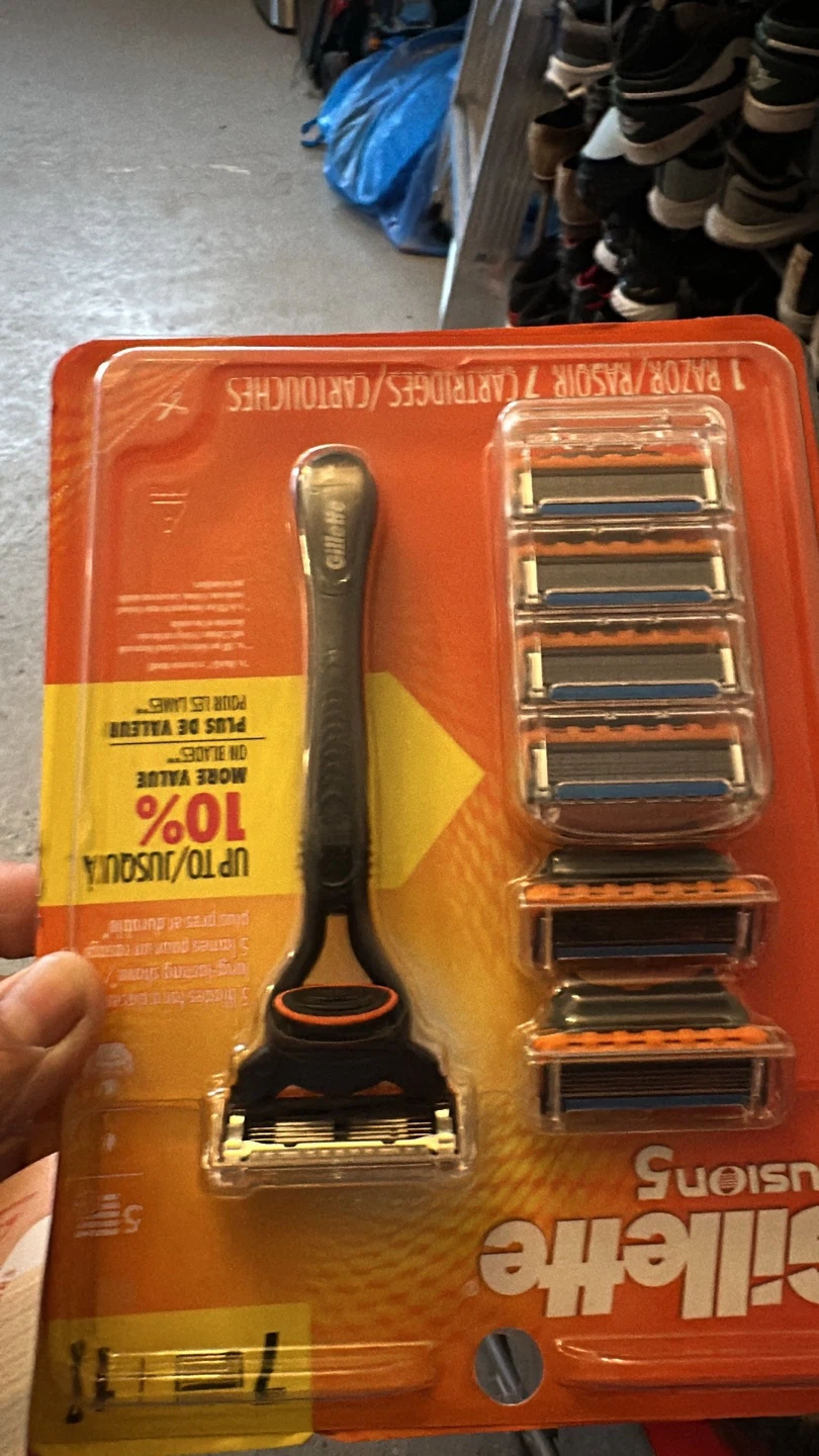 Gillette Fusion5 Razor with 7 Cartridges