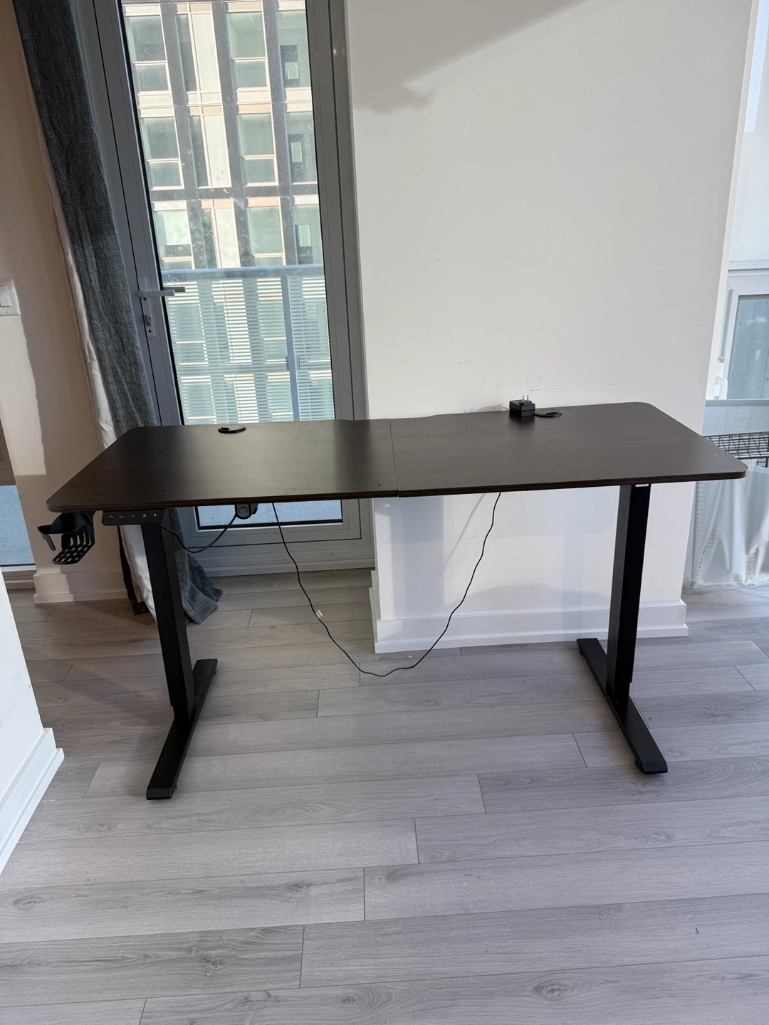 Free sitting / standing desk