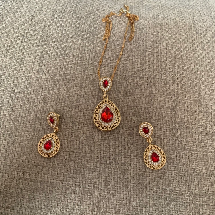 Gold-tone red stone necklace and earring set - photo 2