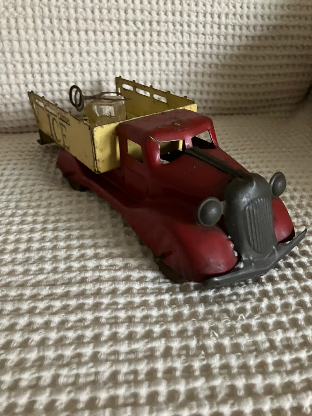 Vintage Metal Ice Truck Toy - photo 5