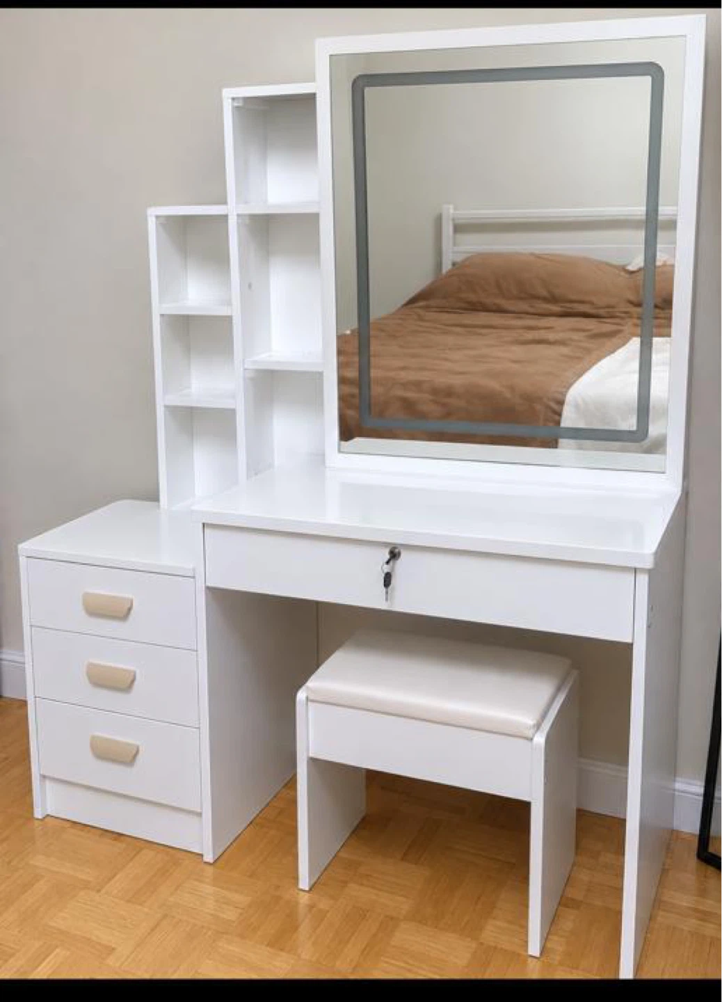 White Vanity Table, Display stand