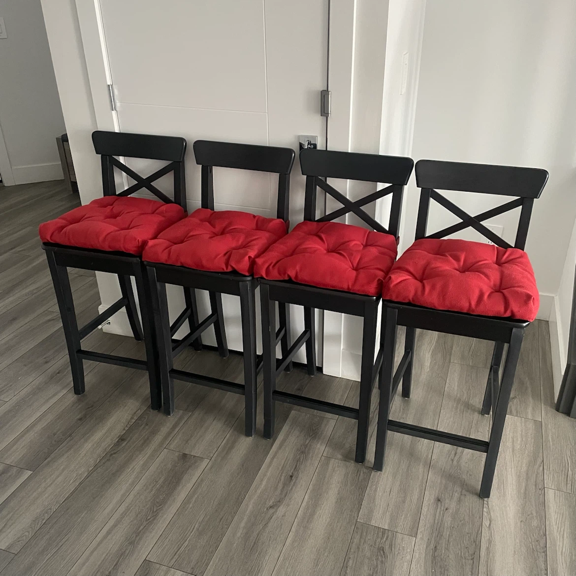 4 Bar Stools - photo 2