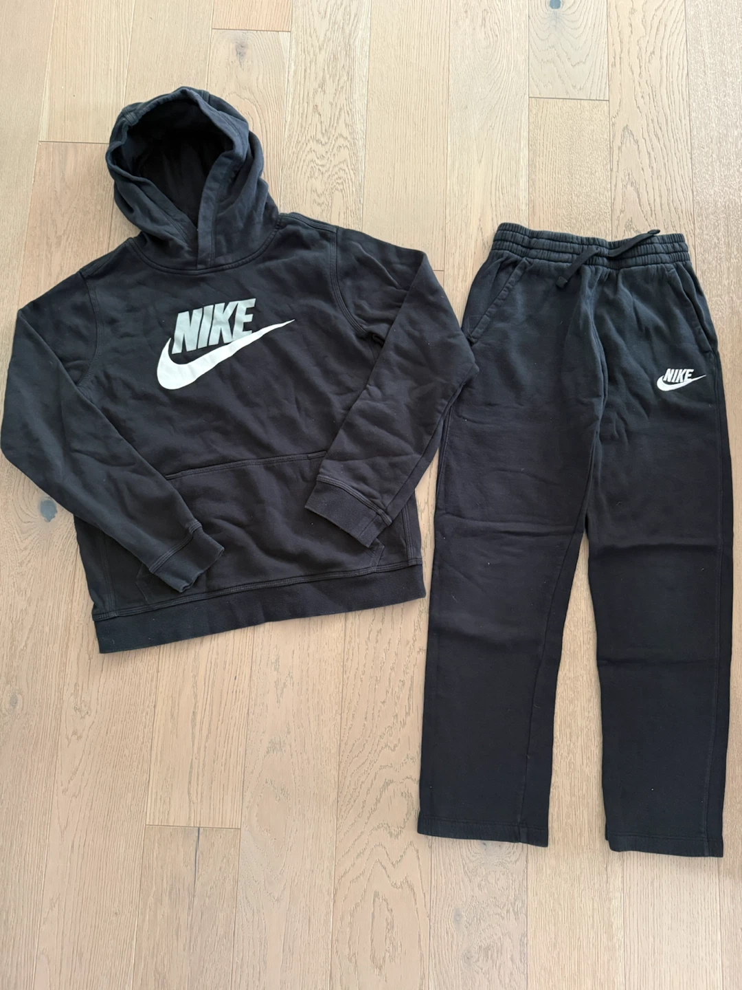Nike youth boy size large sweatsuit