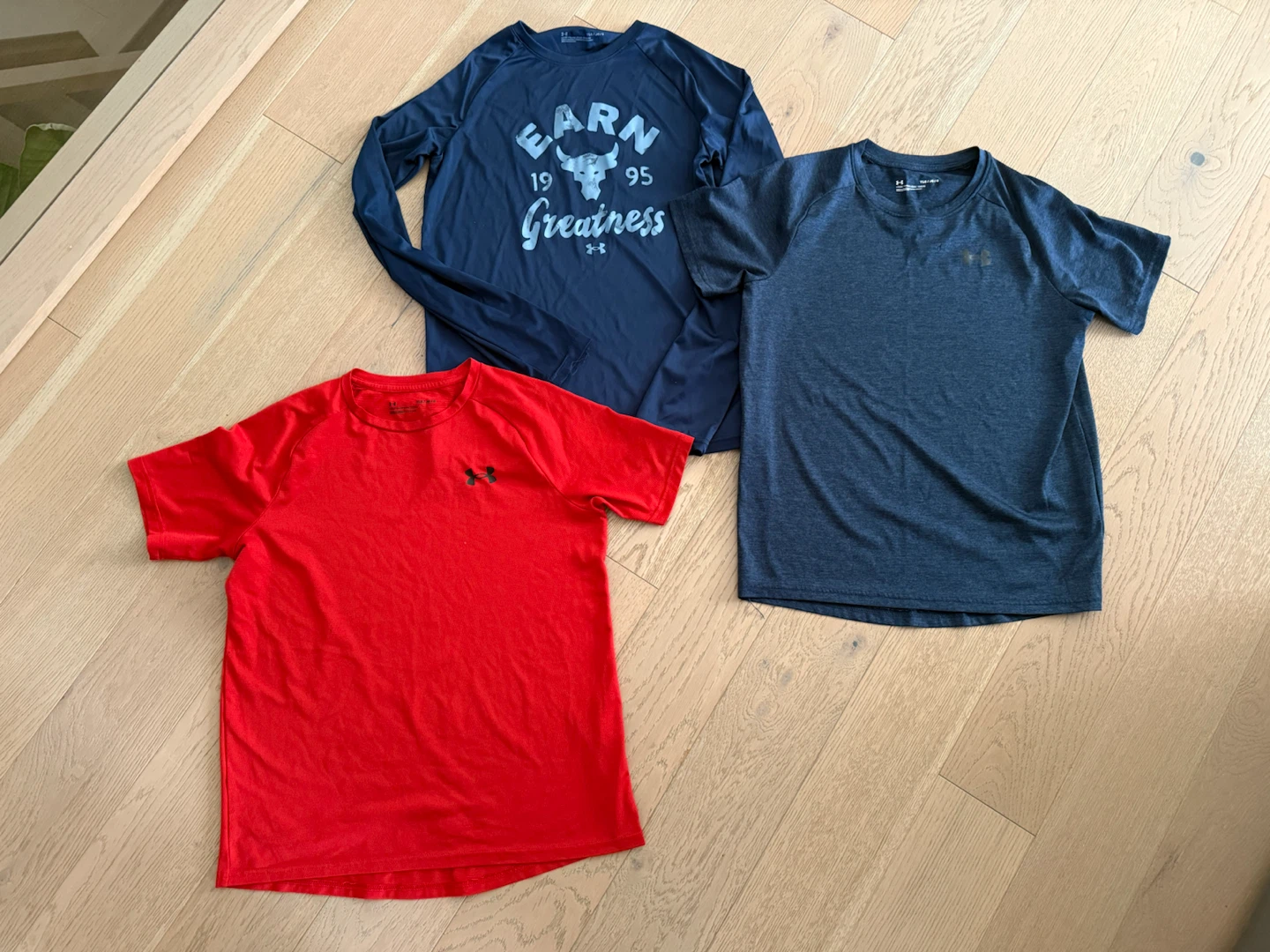 Under Armour youth boy size large tops and tshirts - photo 2
