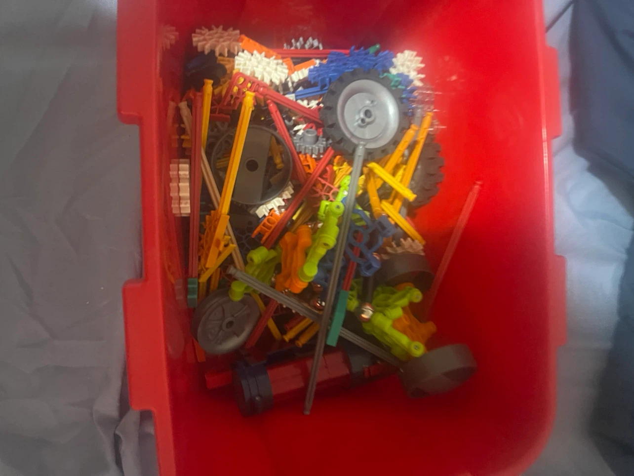 K'Nex Building Set in Storage Bin
