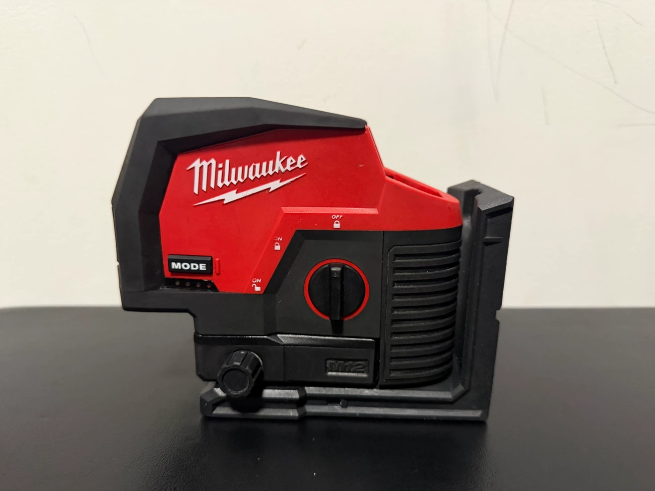 Milwaukee M12 Cross Line & Plumb Points Laser