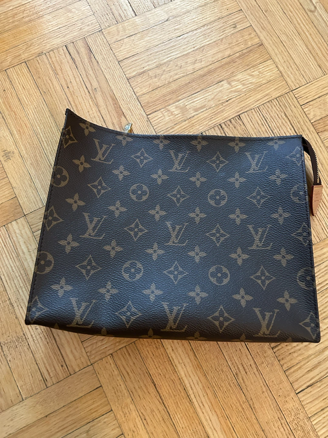 Louis Vuitton Monogram Toiltry 26