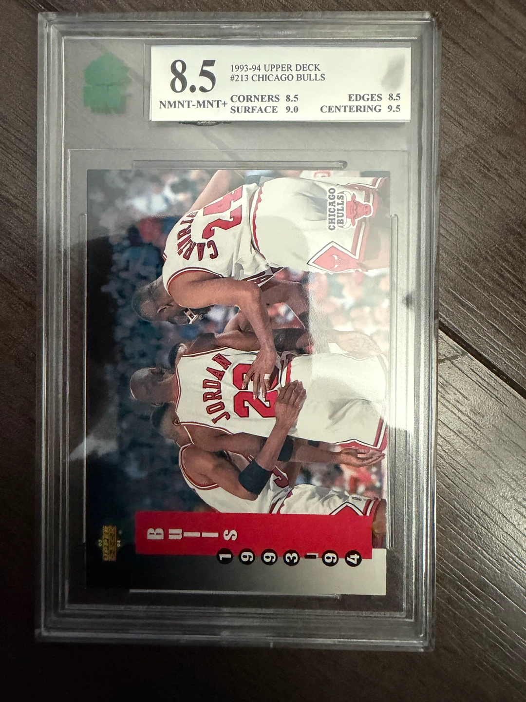 1993-94 Upper Deck #213 Chicago Bulls Card Graded 8.5