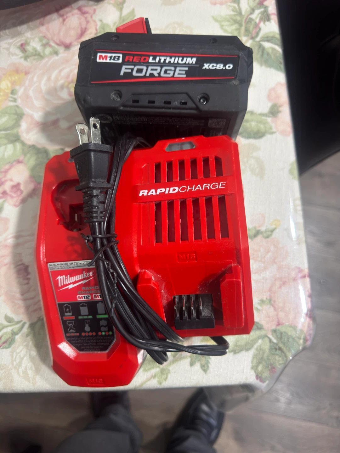 Milwaukee M18 REDLITHIUM FORGE XC8.0 Battery and Charger - photo 2
