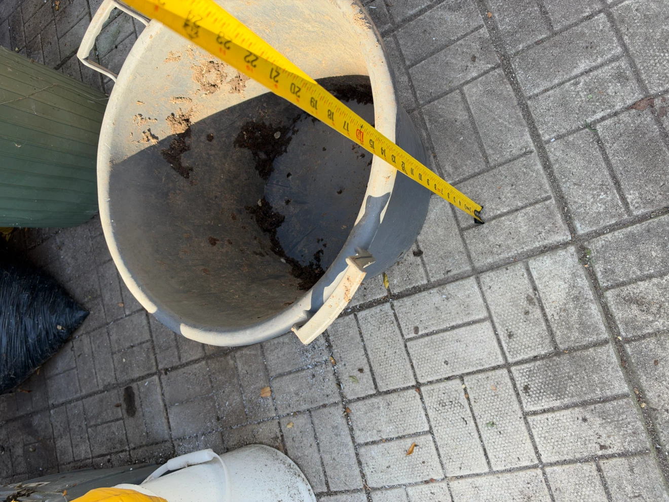 43 litres Large Plastic Utility Bucket - photo 2