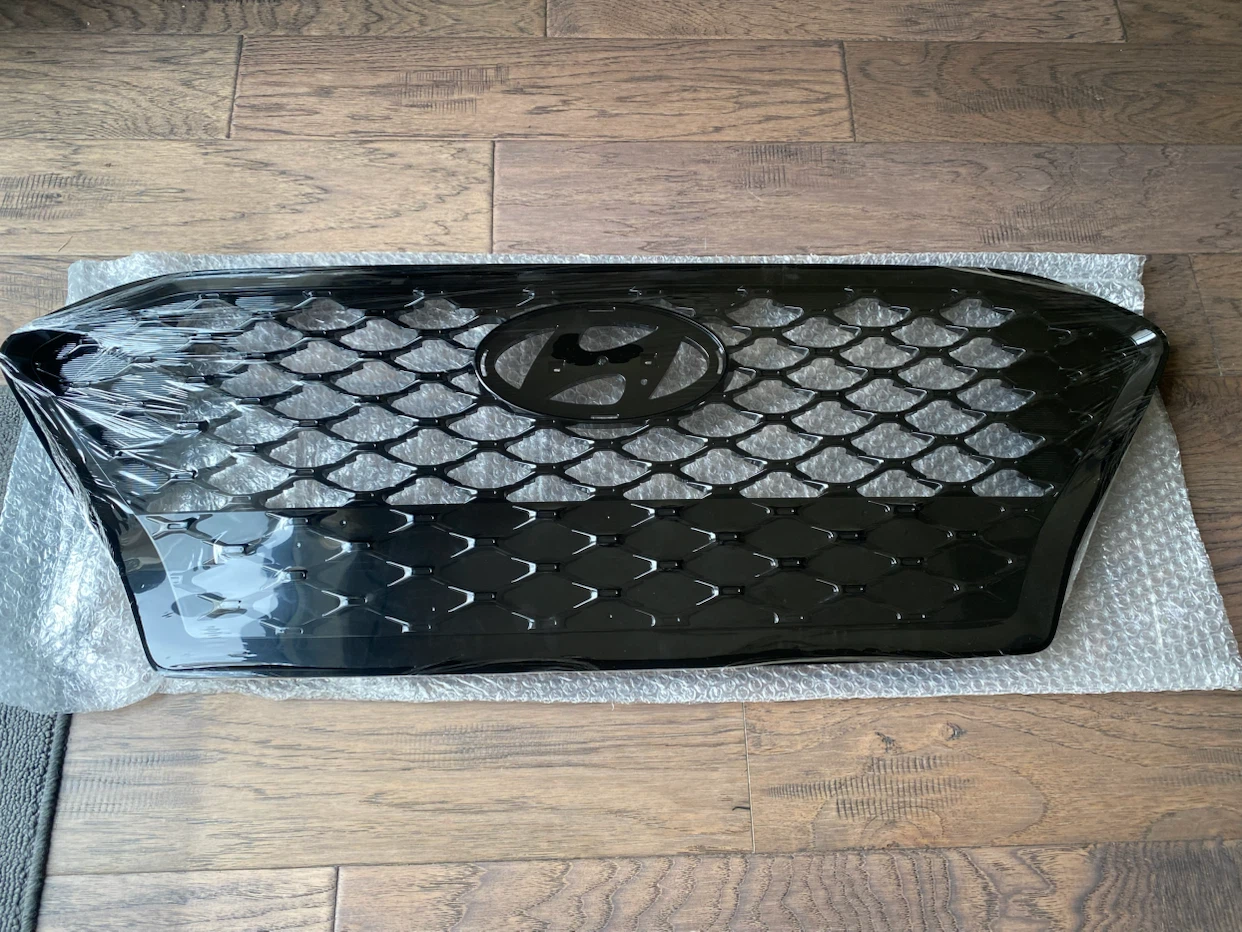 Hyundai Gloss Black Front Grille