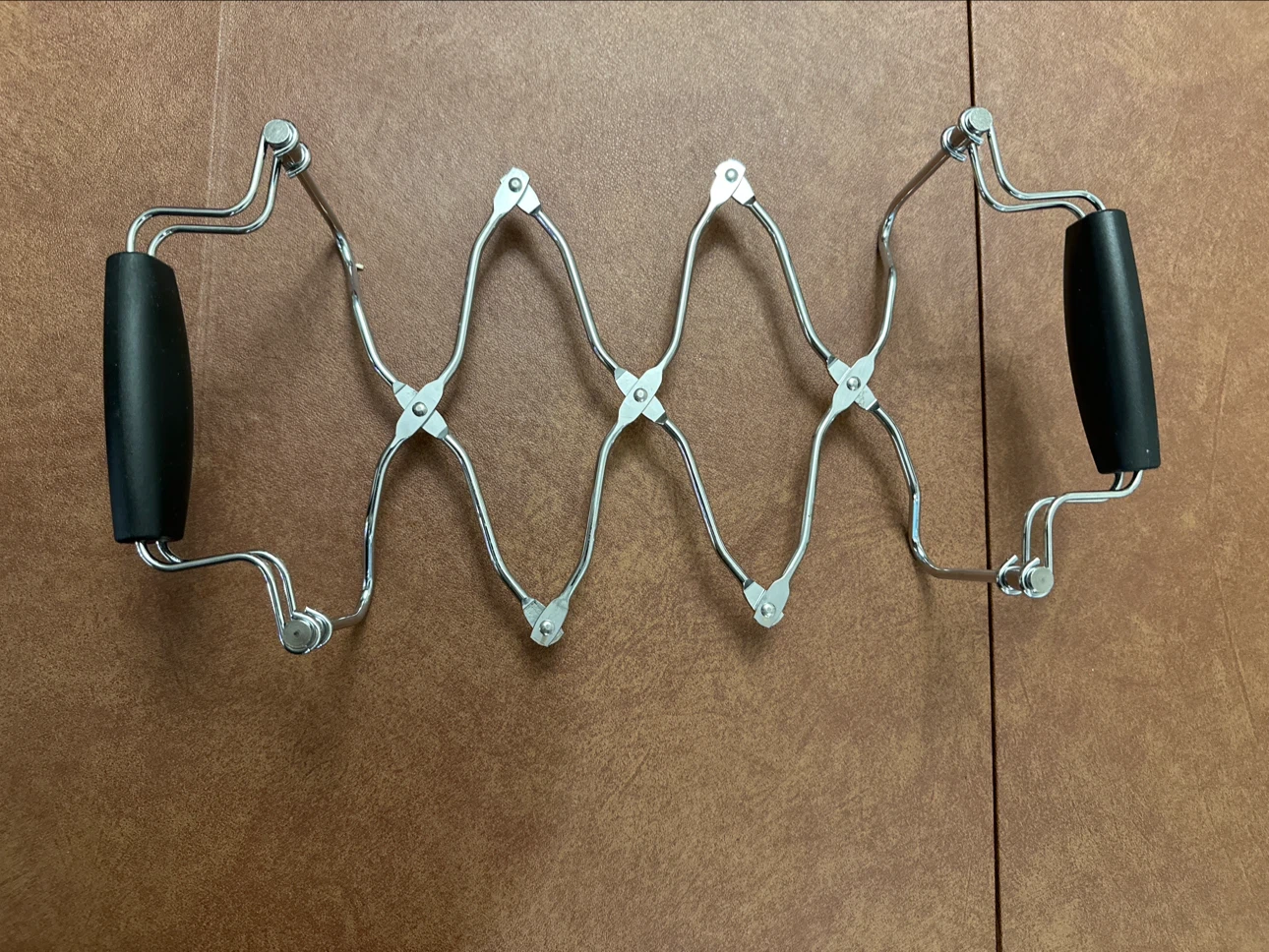 Expanding Metal Trivet