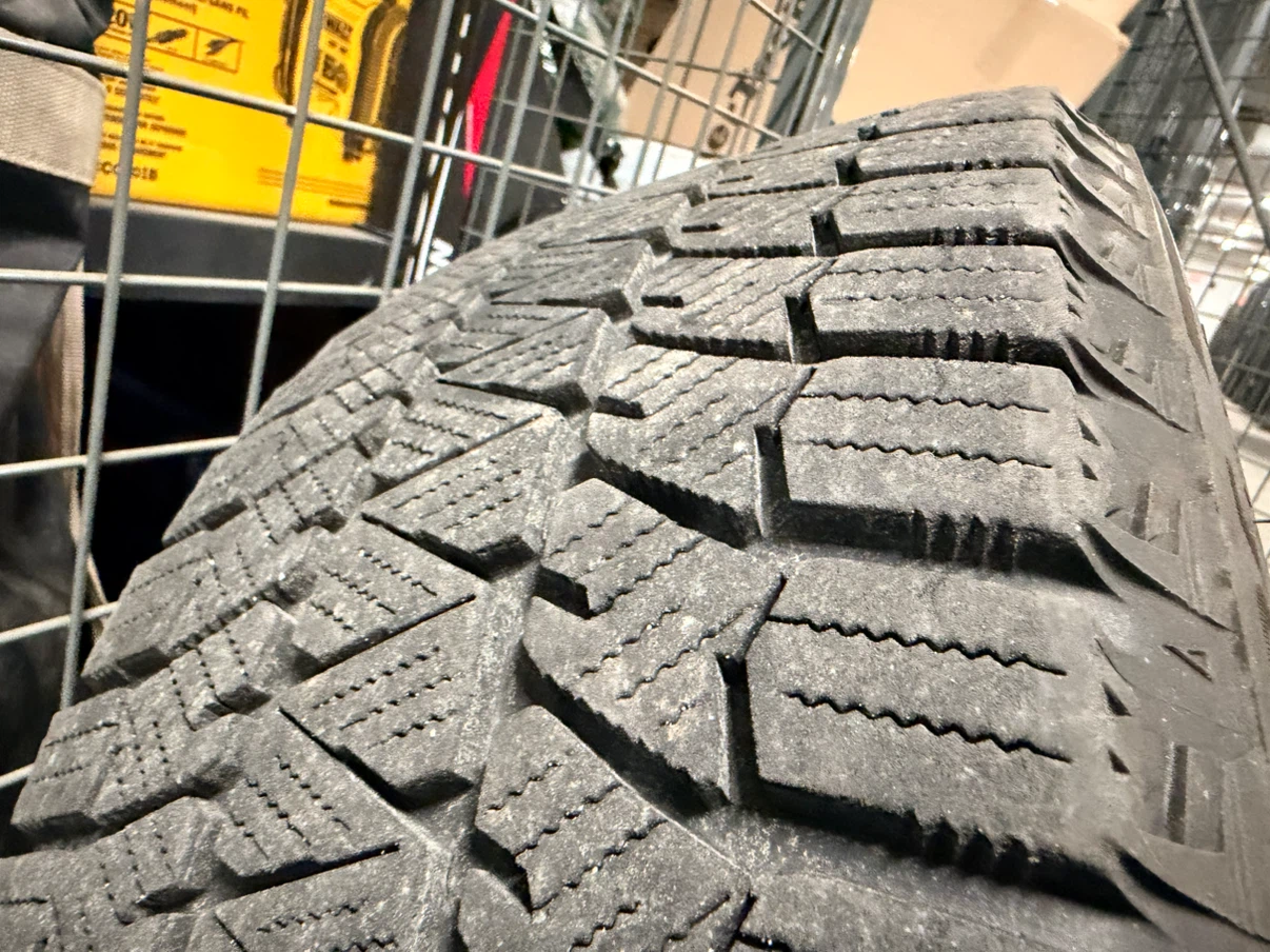Set of 4 Bridgestone Blizzak WS90 Winter Tire 225/45R18 - photo 2
