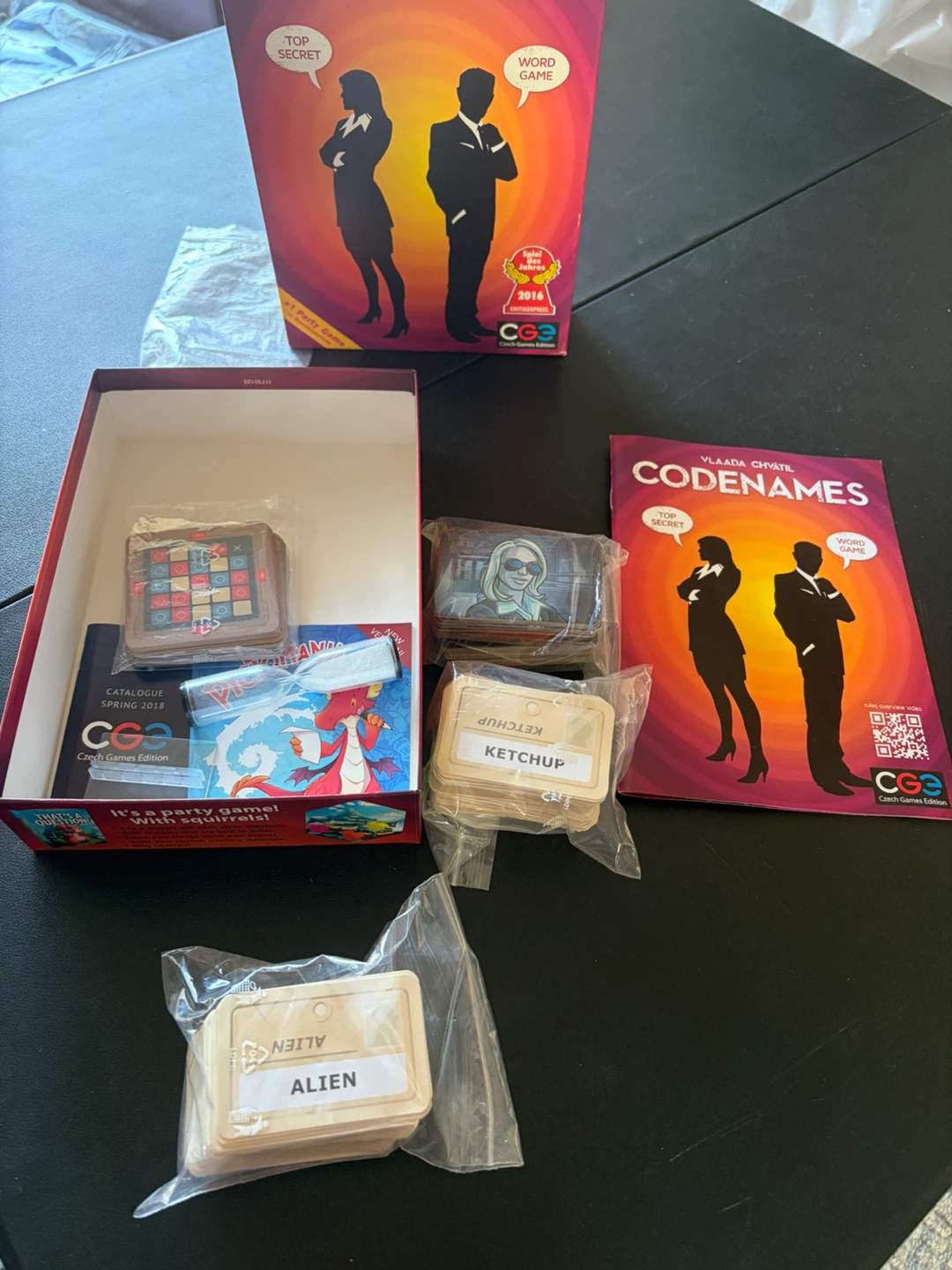 Codenames + Codenames Marvel board game - photo 2