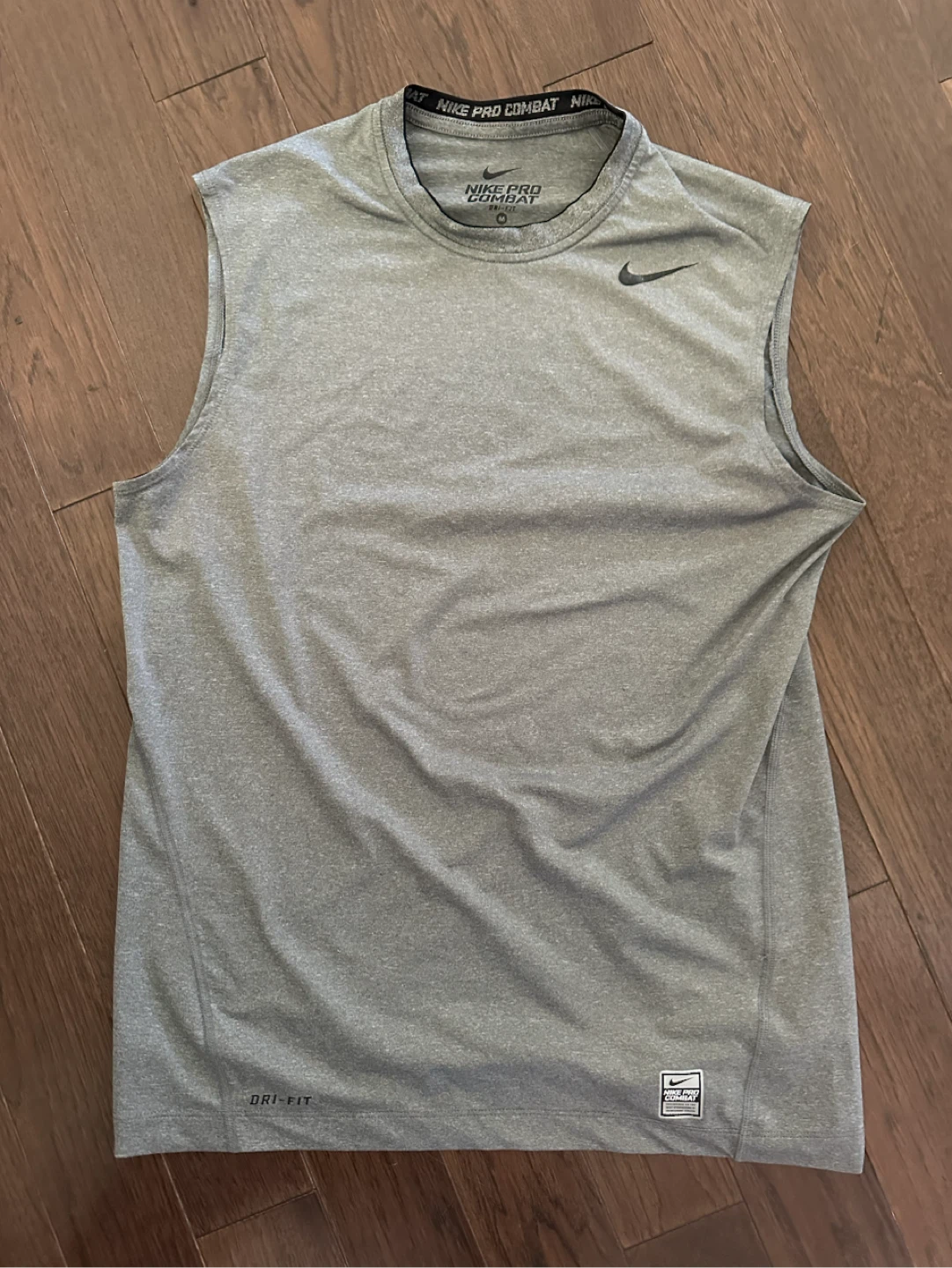 Nike pro sleeveless top - men’s medium