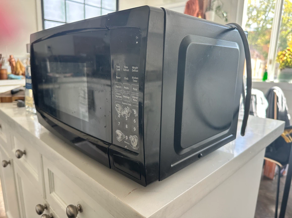 Danby Microwave 0.7 cu ft 700W - Black - photo 2
