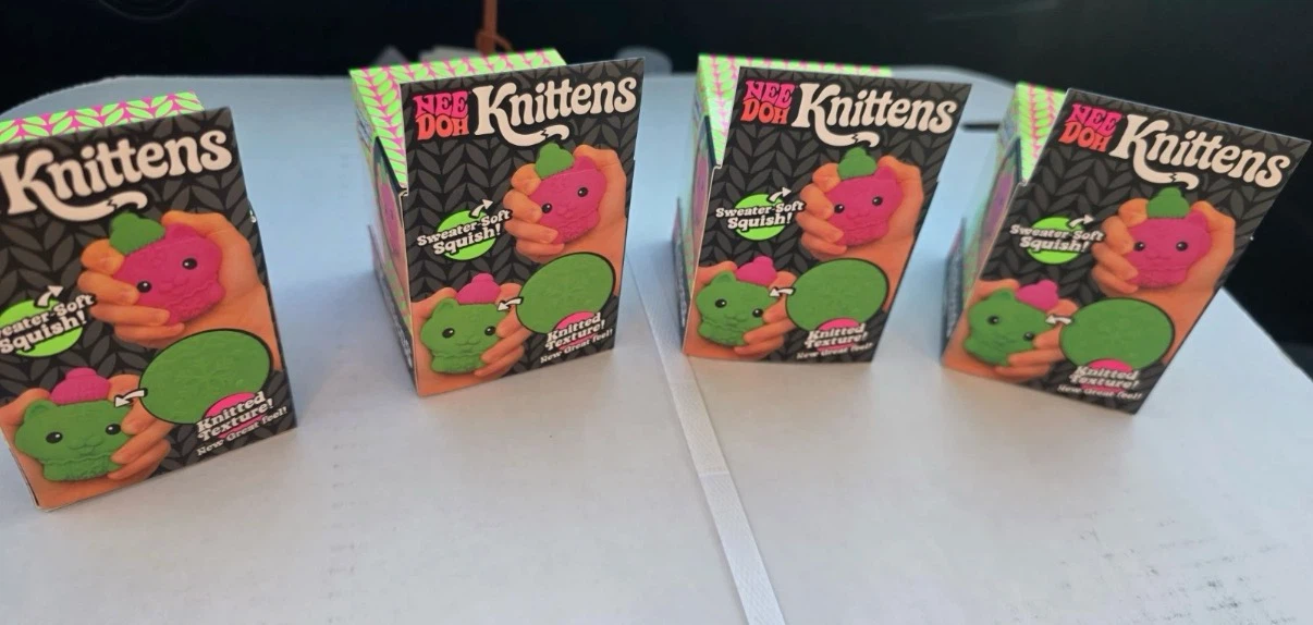 AUTHENTIC Needoh Lot of 4 - Squishmas Knittens! Rare!  🎄 🎅 - photo 2