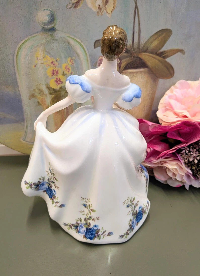Royal Doulton Beatrice HN3263 Figurine - photo 2