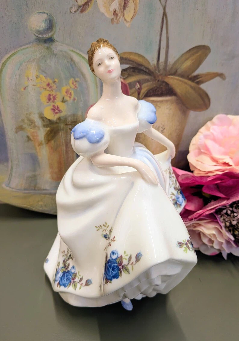 Royal Doulton Beatrice HN3263 Figurine - photo 3