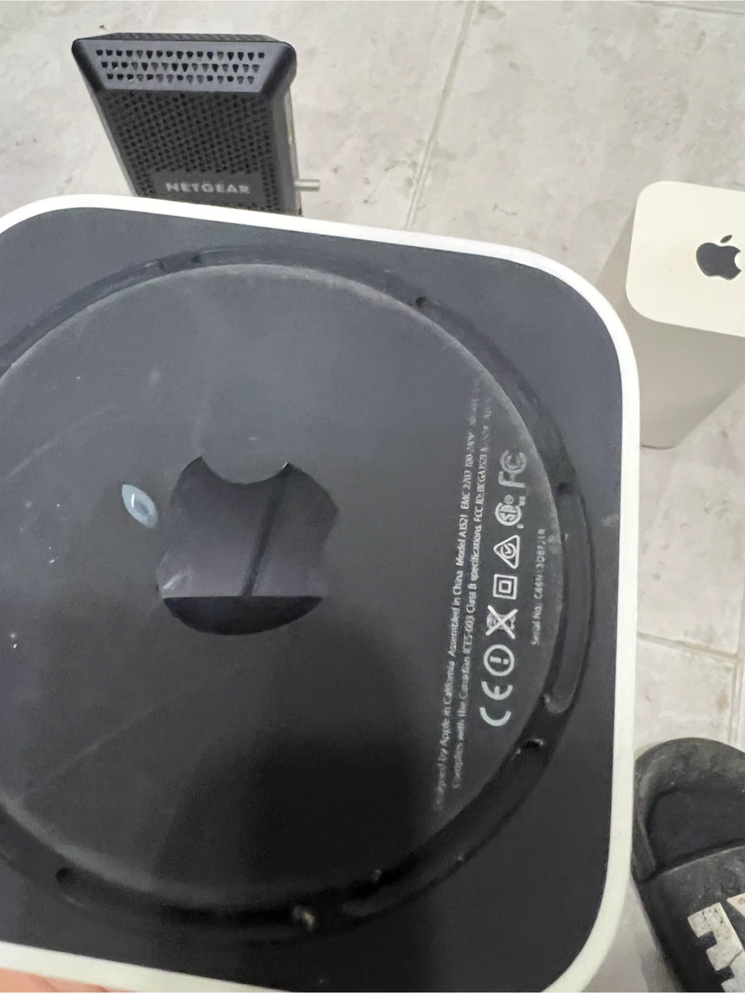Apple WiFi router - photo 2