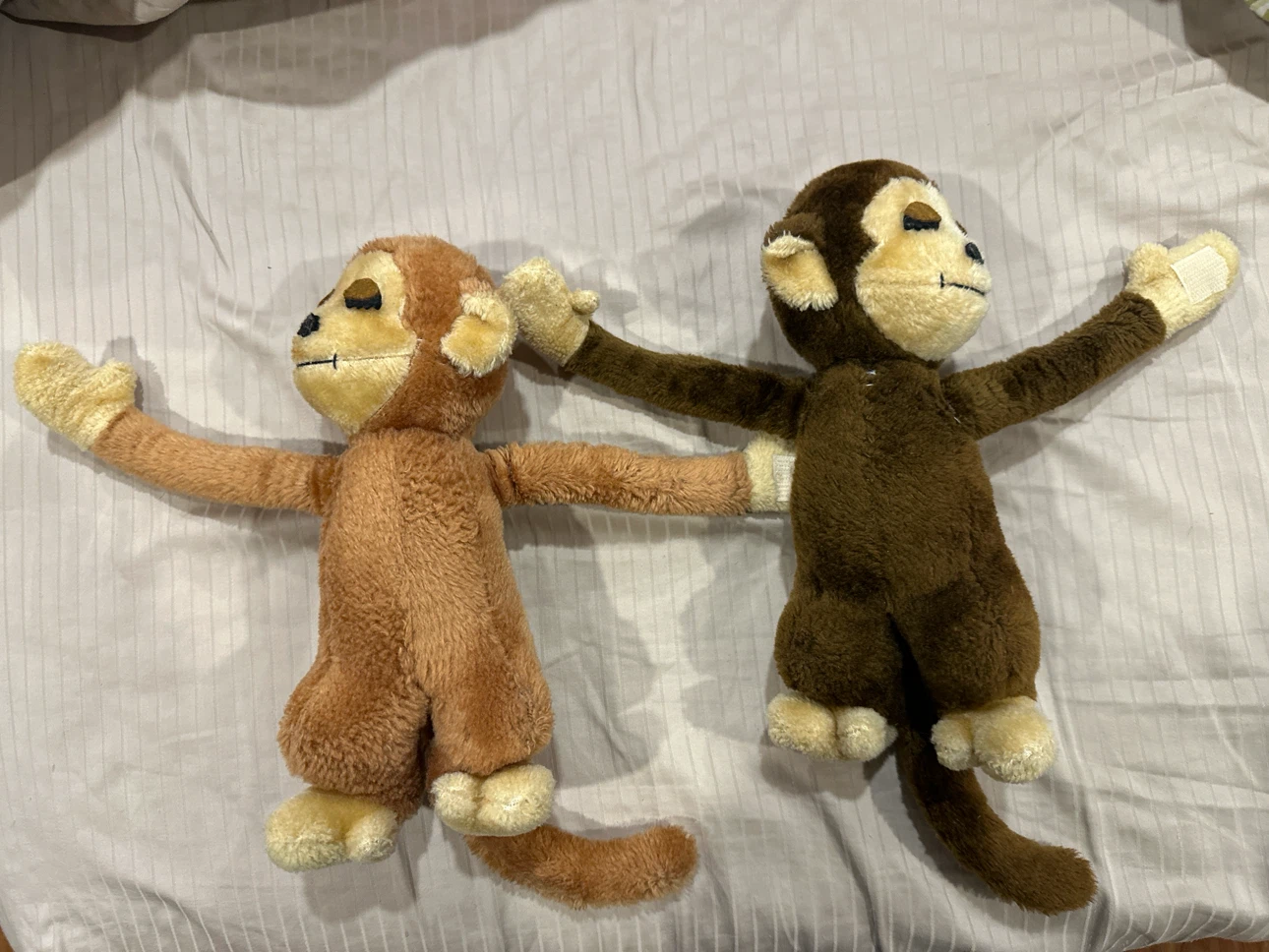 Pair of Dakin Hugging Monkey Plush Toys - photo 3