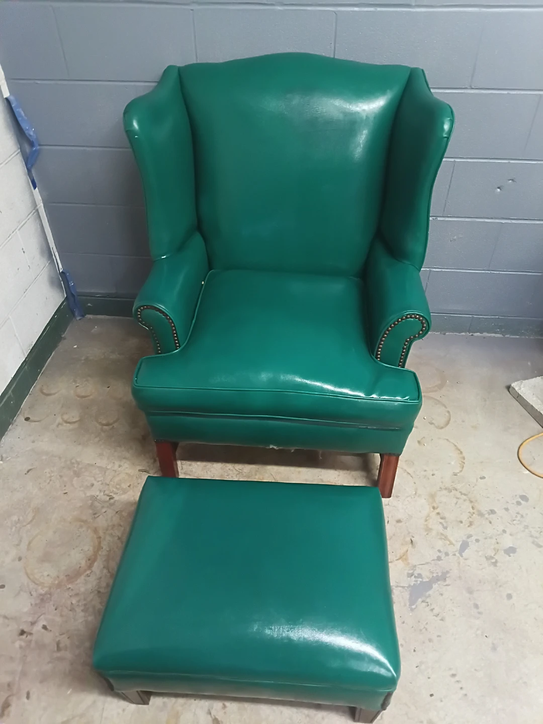 Green Wingback Chair with Ottoman - photo 5