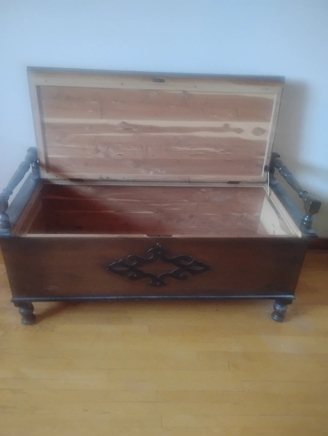 Vintage Wooden Cedar Chest with Green Cushion - photo 2