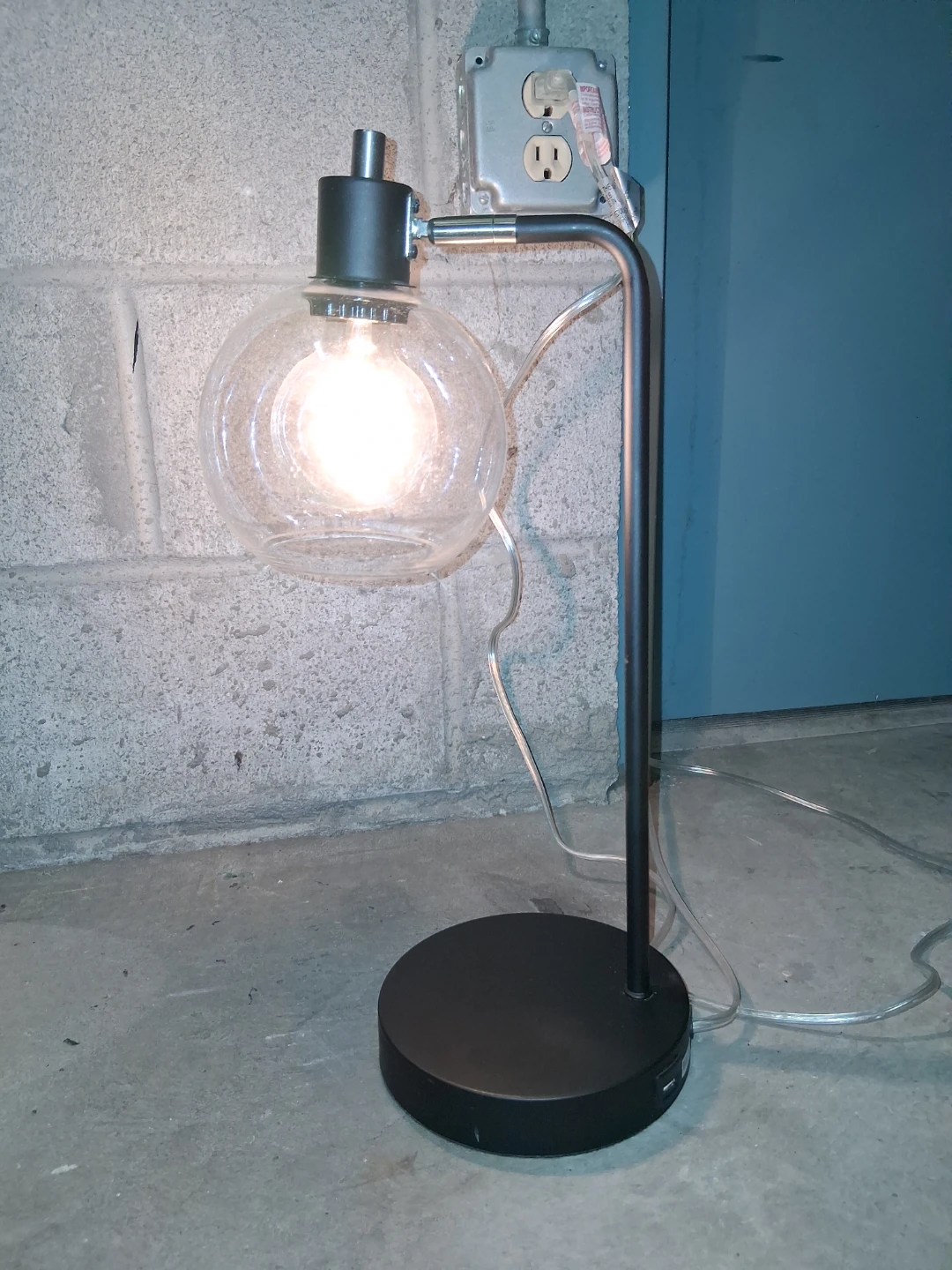 W.J. Glass Globe Table Lamp - photo 4