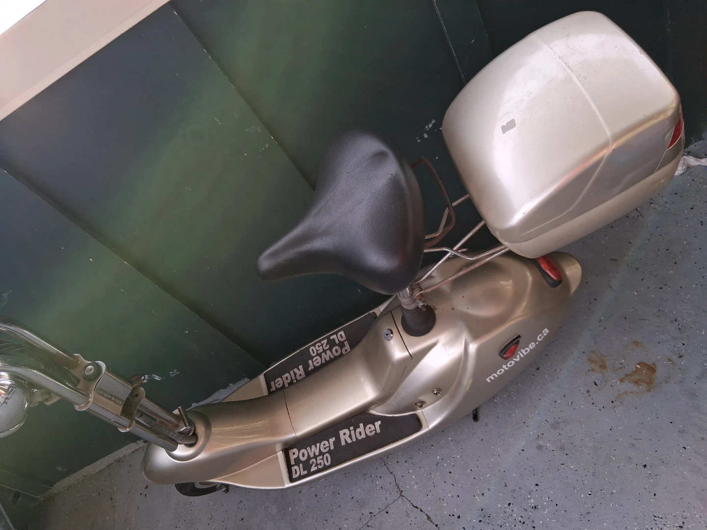 Motovibe Power Rider DL 250 Electric Scooter - photo 4