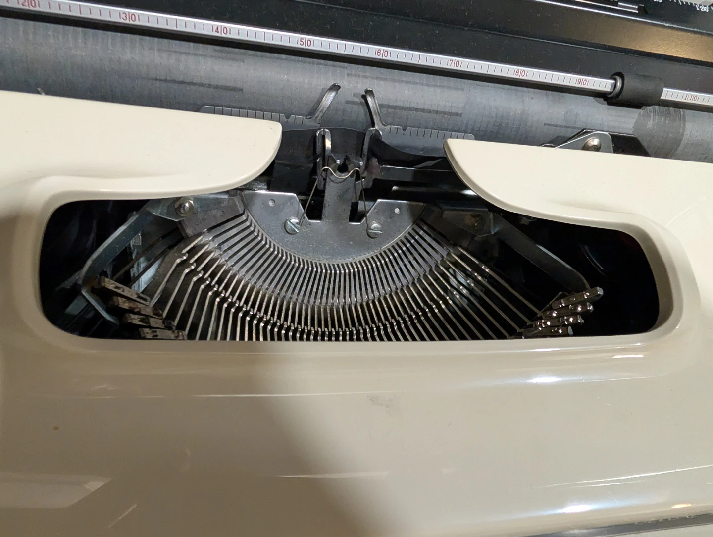 Vintage Brother Deluxe 1613 Typewriter - photo 4